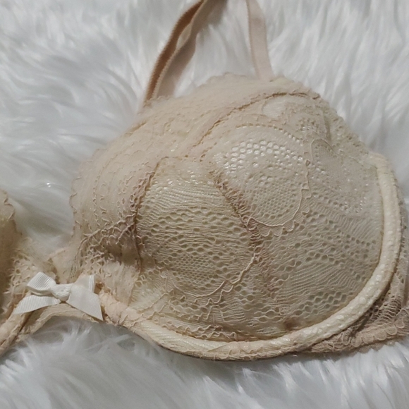 NEW VICTORIA'S SECRET LACE BEIGE 38C BRA - Picture 2 of 9
